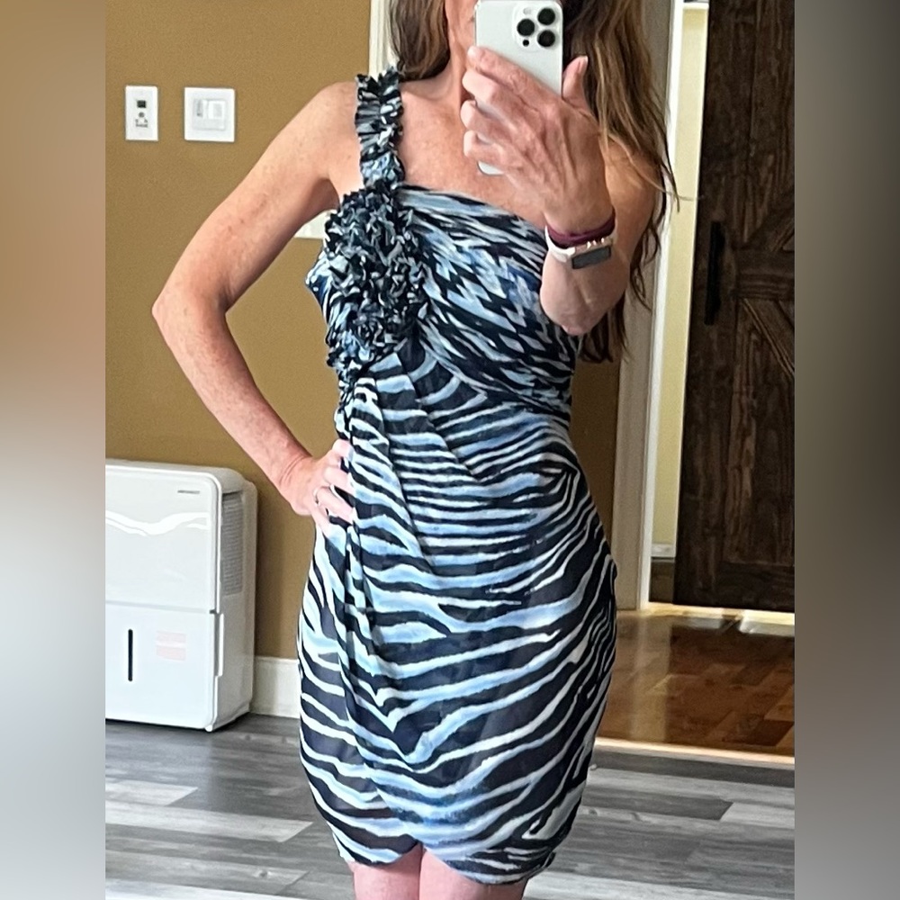 Stunning dress, size small.